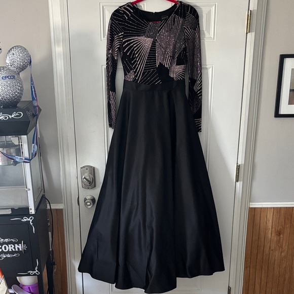 Betsy & Adam Elegant Black Evening prom Gown Sz 4 with pocket - Picture 2 of 7